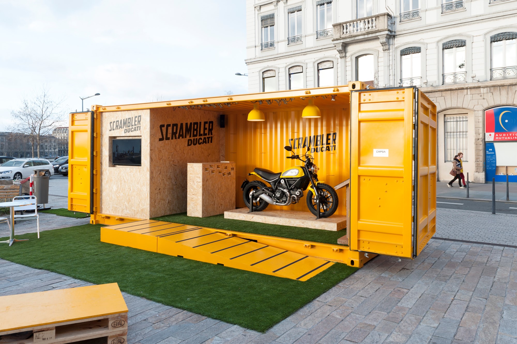 Ducati Stand en containers CAPSA Container solutions containers