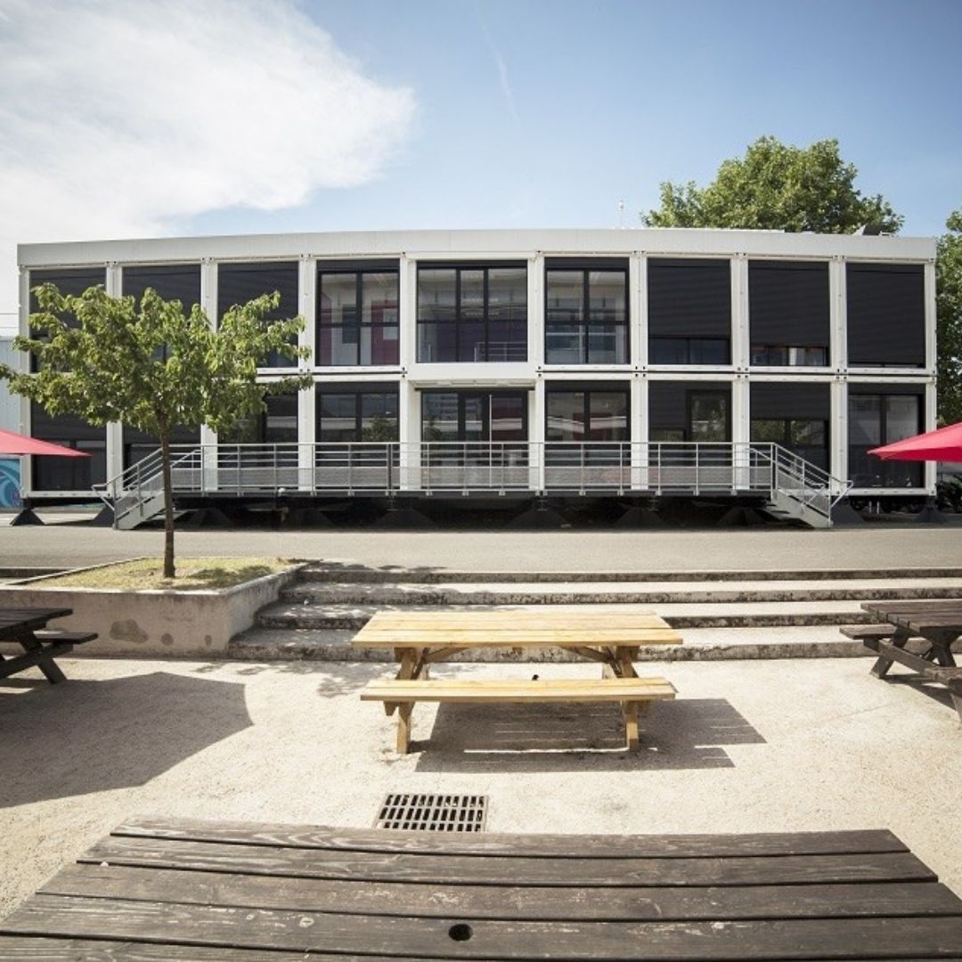 Salle de classe modulaire extérieur