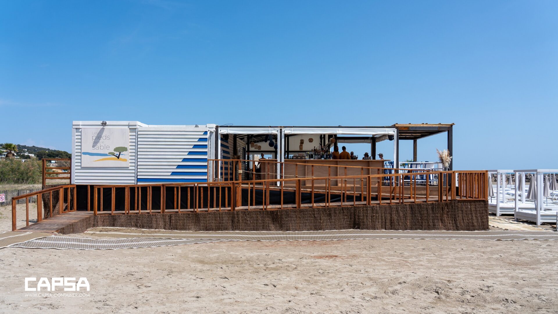 Restaurant plage Pieds dans le sable