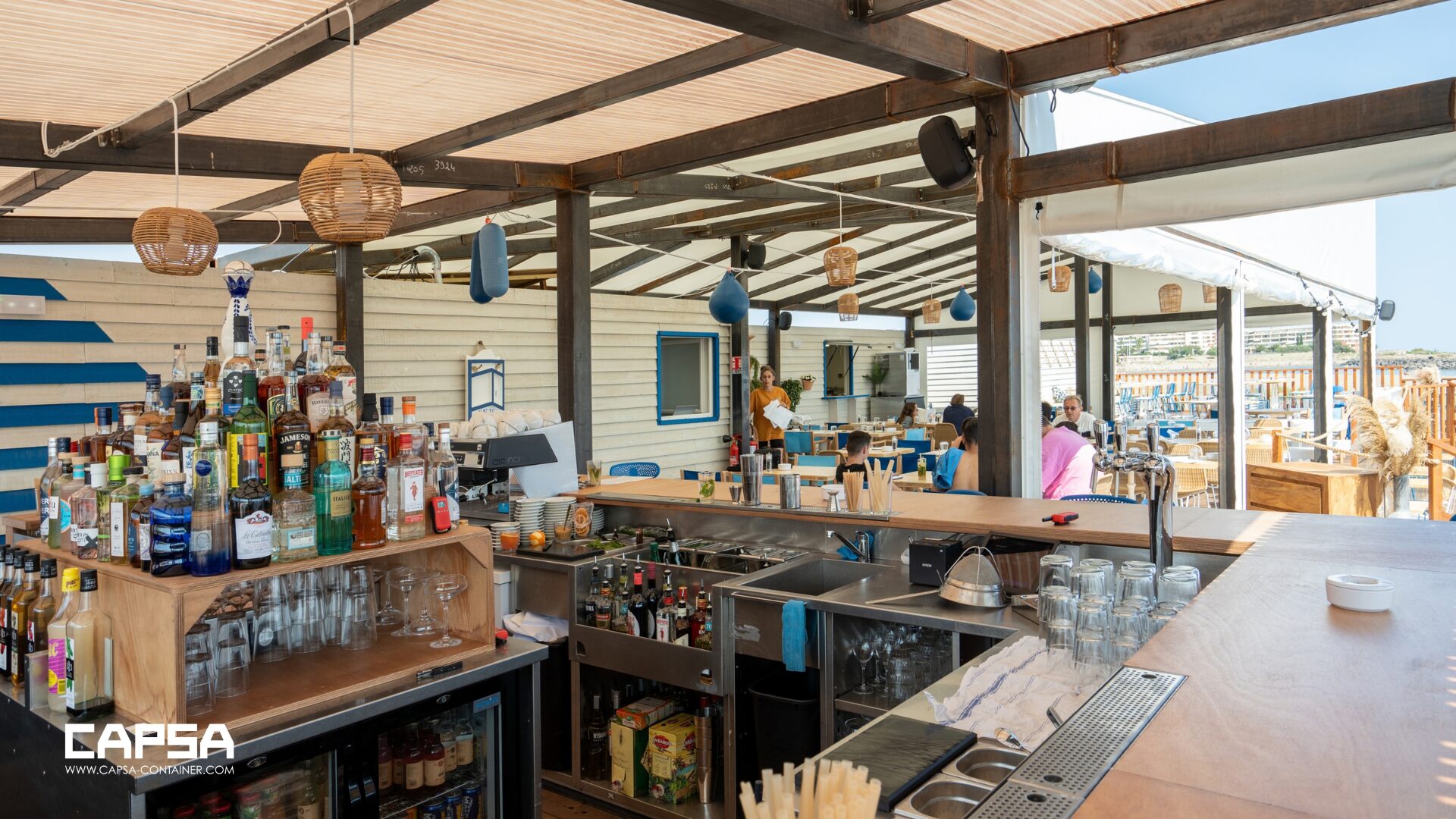 Restaurant plage Pieds dans le sable